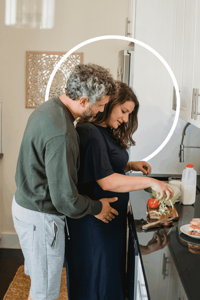 femme enceinte qui a une alimentation équilibrée de la grossesse