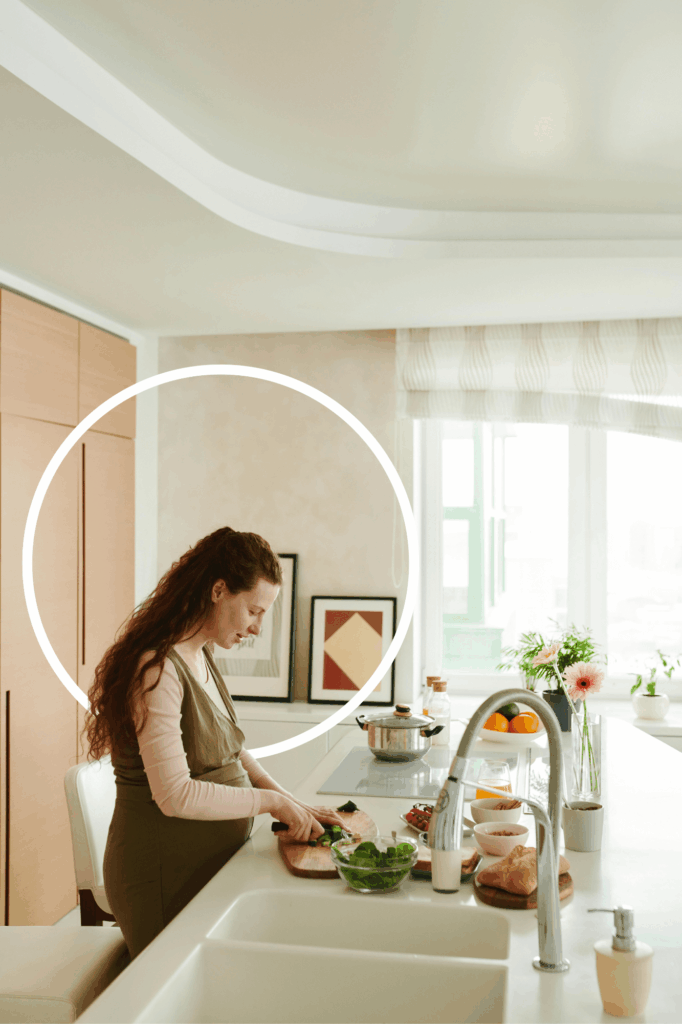 Femme enceinte cuisine équilibrée, alimentation grossesse et allaitement