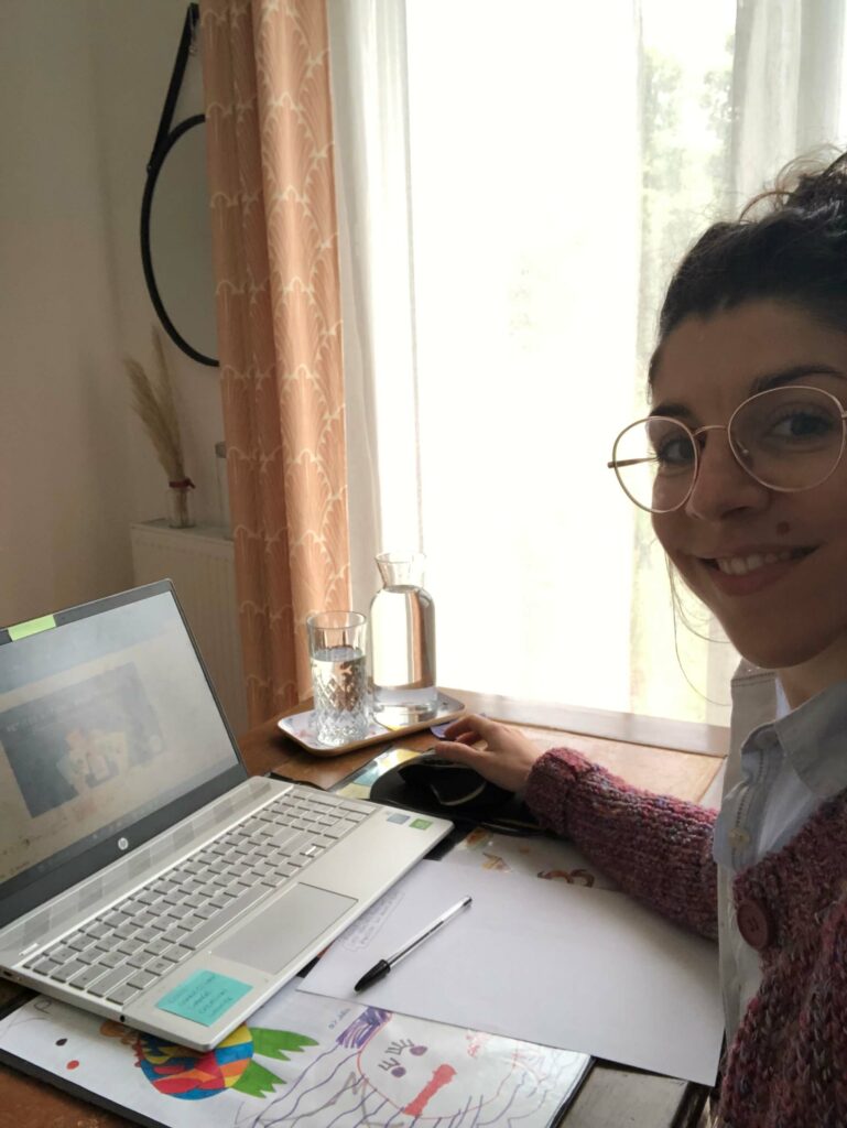 Diététicienne en consultation troubles digestifs et hormonaux