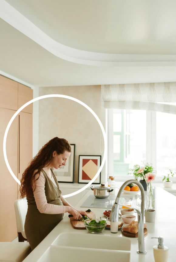 Femme enceinte cuisine équilibrée, alimentation grossesse et allaitement