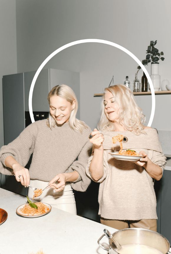 Mère et fille en cuisine - Suivi nutritionnel angers ménopause et thyroïde