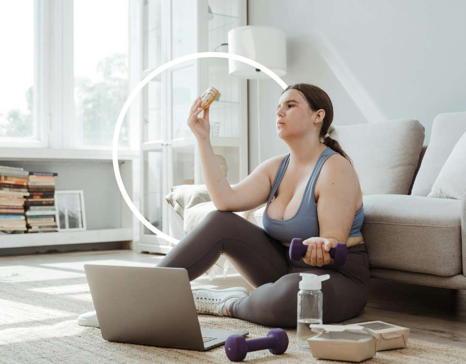 Femme assise et en train de douter, perdre la motivation - diététicienne nutritionniste angers est